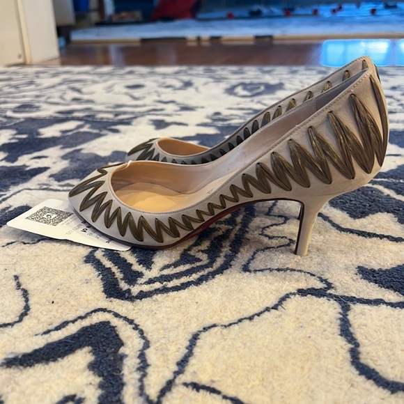 Christian Louboutin Nude - Picture 4 of 9